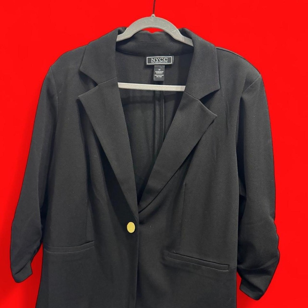 NYCC black blazer in women's size 1X with ruched three-quarter sleeves